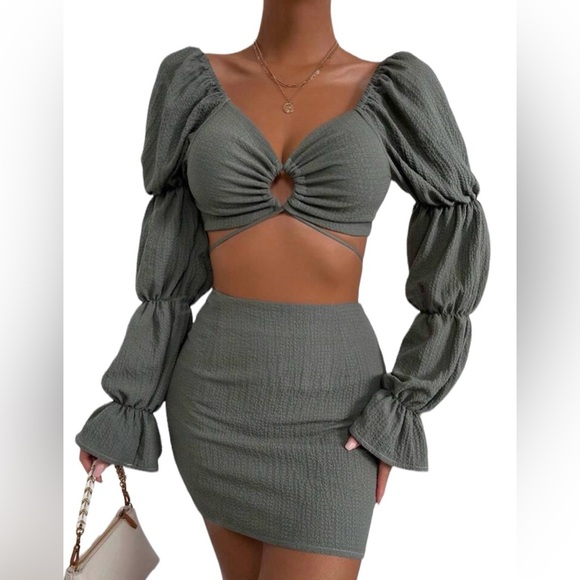 Privé Cut Out Gathered Sleeve Flounce Cuff Crop Top & Bodycon Skirt - Picture 3 of 3